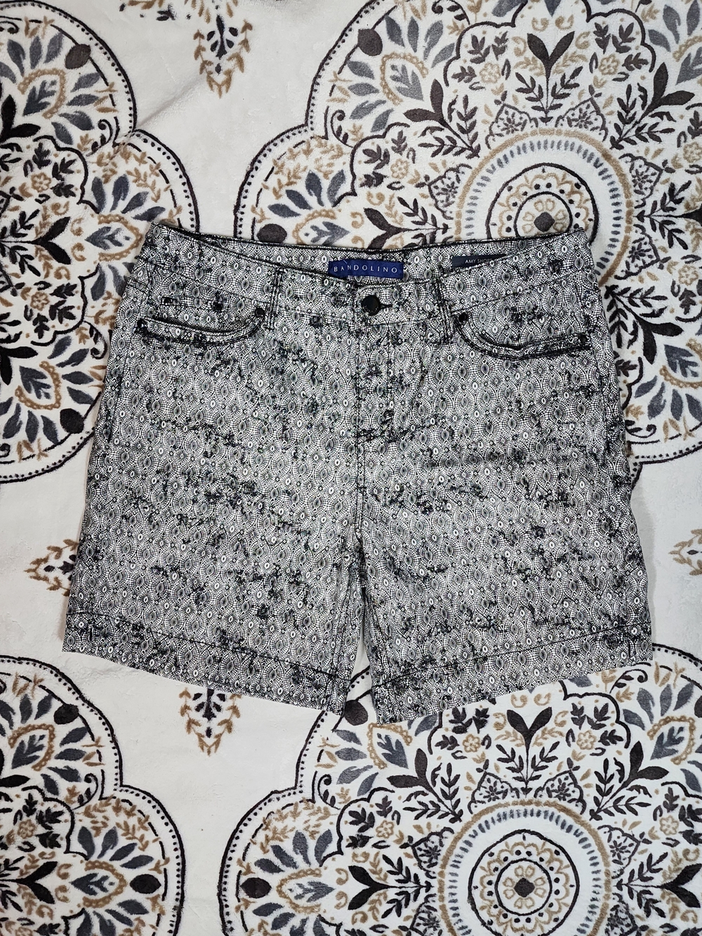 Bandolino Black and White Geometric Print Shorts